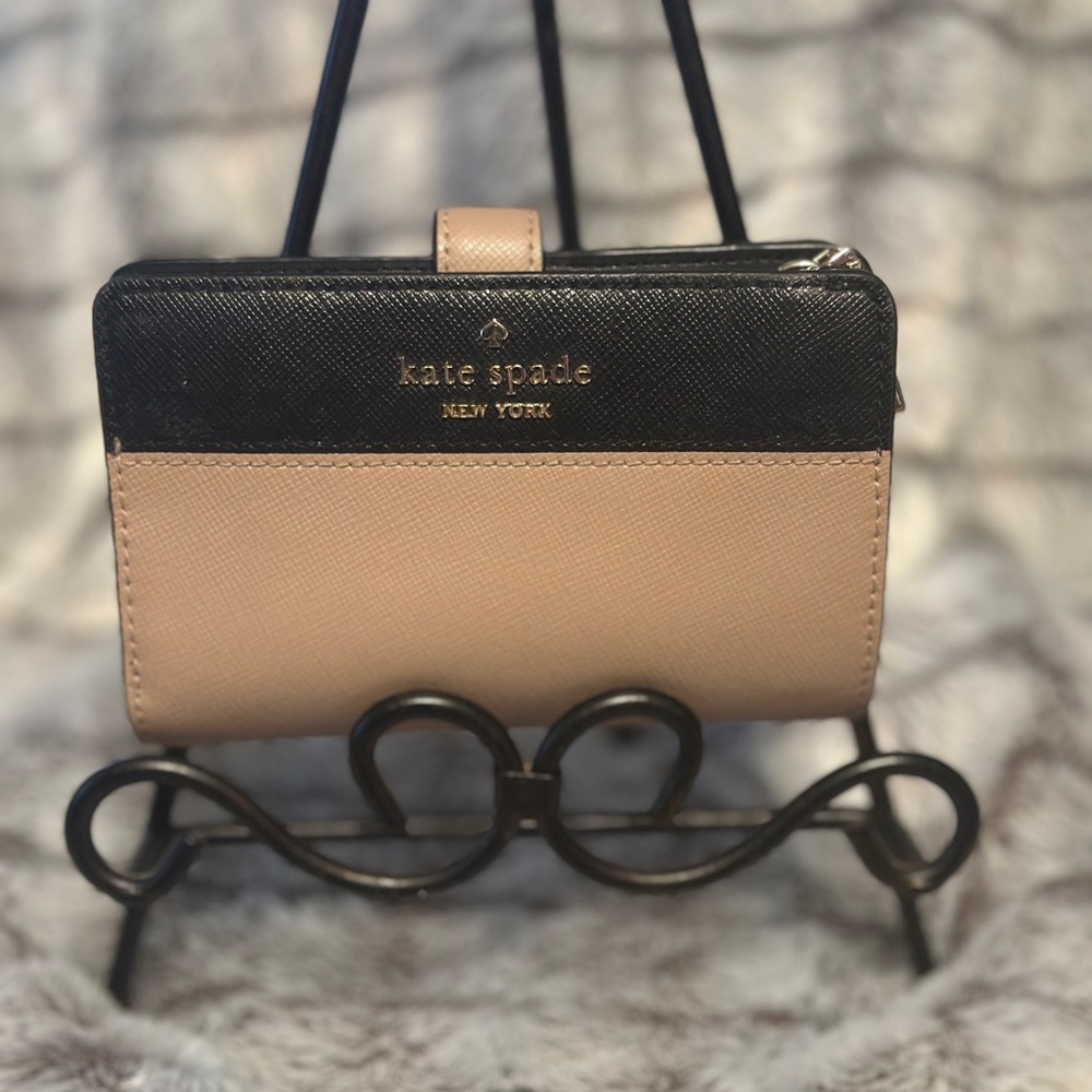 Madison Medium Bifold Wallet Euc - image 1